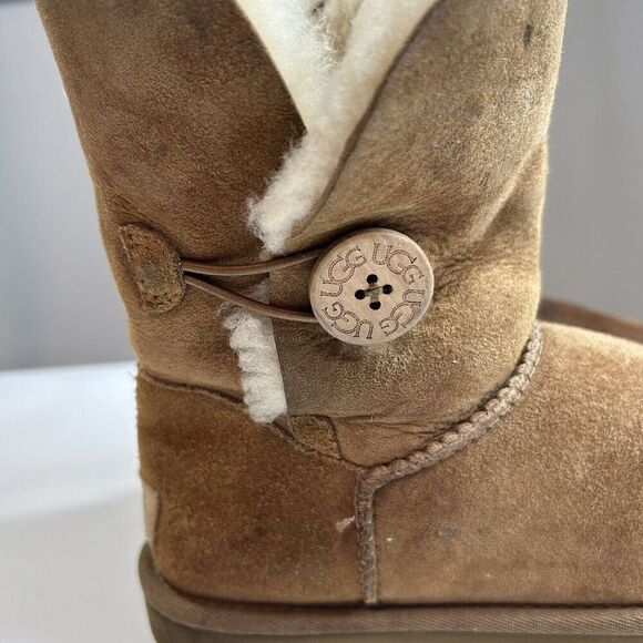 UGG Short Bailey Button Boots Womens 8 Chestnut Suede Shearling Flawed - Picture 4 of 8